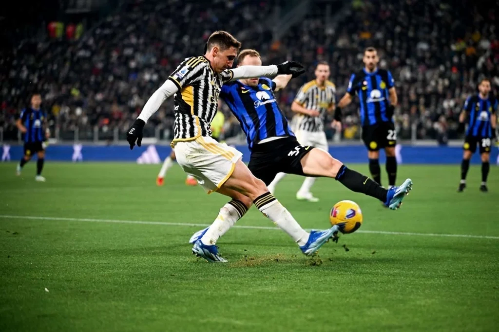 Calciomercato Inter, torna il nome di Cambiaso: possibile scambio con Carlos Augusto